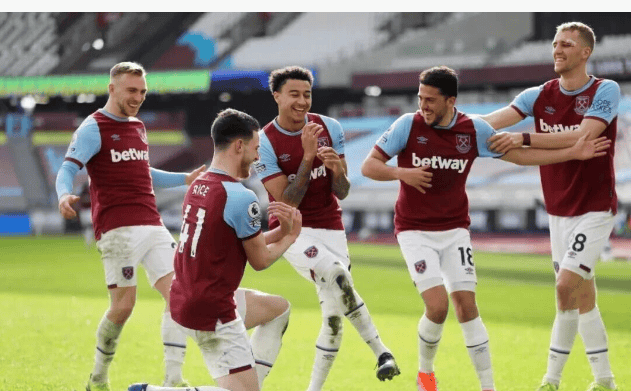 库里正式超越乔丹，勇士却惨遭老鹰痛击，科尔赛后依然固执己见