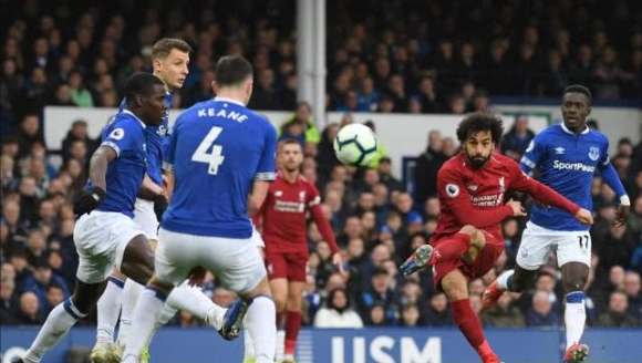 蔡依林演唱会被举报冲上热搜，30米机械蛇、金色公牛等舞台元素引争议，网友质疑西方宗教元素